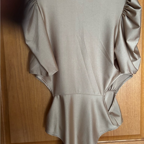 Elegant Gold Women's Top - Picture 4 of 5